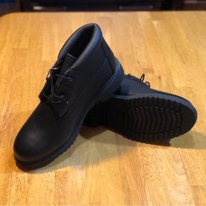 Timberland low top black monochrome boots. (Non-suede)